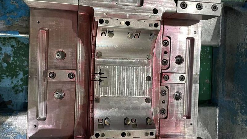 苏州级进模加工尺寸规格解析：关键要素与工艺要点