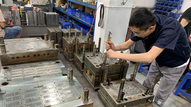 汽车配件吹塑模具定做的关键要素解析